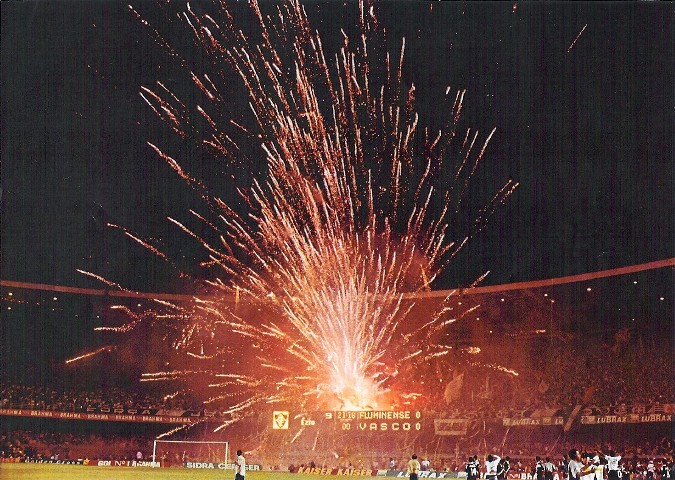 Fogos na decisão de 1993 no Maracanã