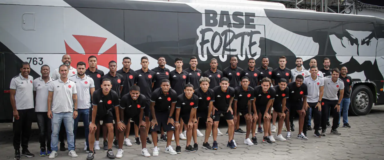 20240514-202238-1-sub-20-viaja-para-intertemporada-em-sao-paulo-foto-matheus-limavasco Sub-20 parte para intertemporada em São Paulo (Foto: Matheus Lima/Vasco)