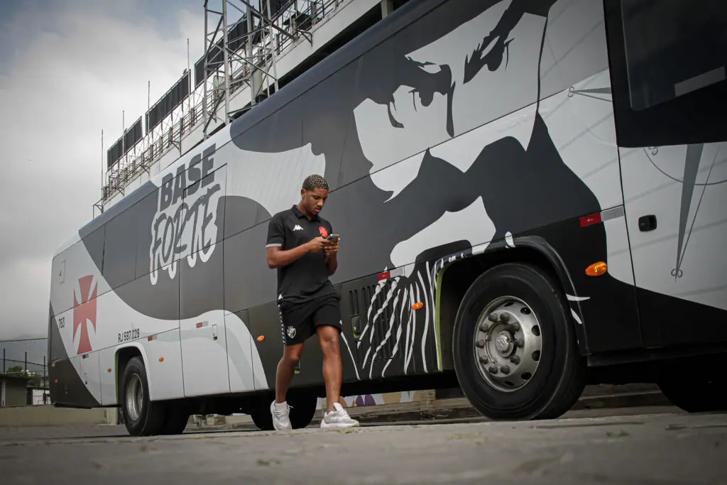 20240514-202238-2-sub-20-viaja-para-intertemporada-em-sao-paulo-foto-matheus-limavasco Sub-20 parte para intertemporada em São Paulo (Foto: Matheus Lima/Vasco)