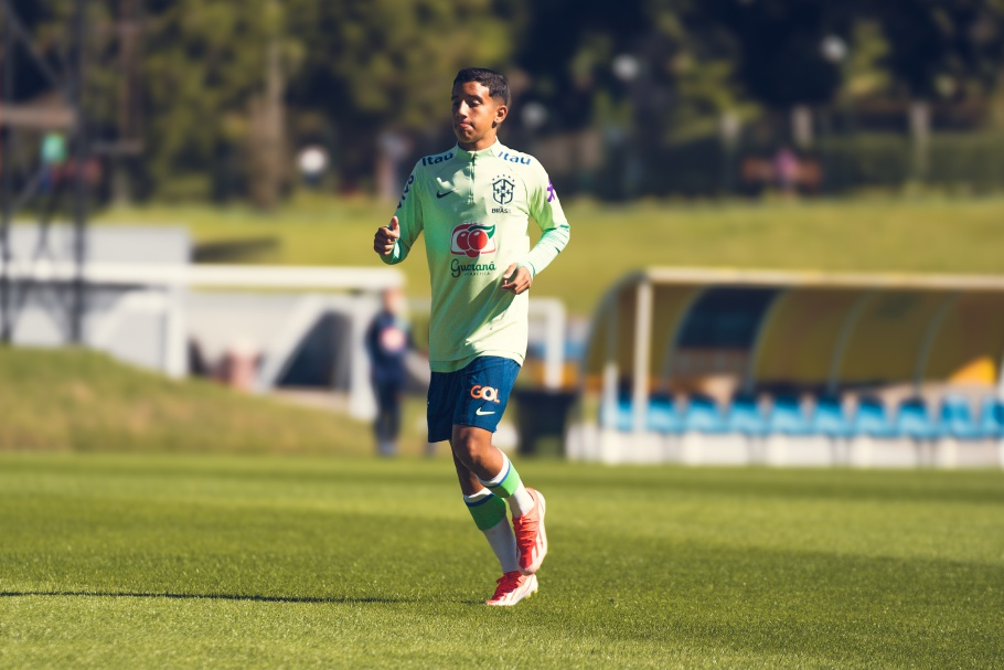 20240624-072146-1-dudu-abriu-o-placar-para-selecao-brasileira-sub-16-contra-a-equipe-sub-16-do-fluminense-creditos-fabio-souzacbf Dudu abriu o placar para Seleção Brasileira Sub-16 contra a equipe Sub-16 do Fluminense Créditos: Fabio Souza/CBF
