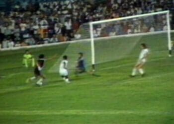 Confira o vídeo com 10 incríveis gols de Dinamite vestindo a camisa do Vasco.