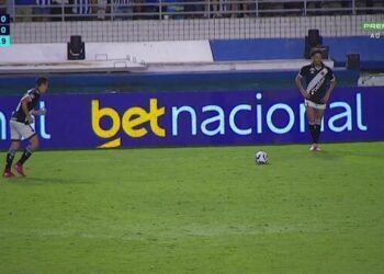 Goleiro do CSA realizou uma defesa impressionante aos 5 minutos do 1º tempo; assista ao vídeo.