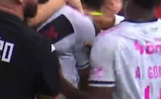 Jogadores do Vasco comemorando aniversário.