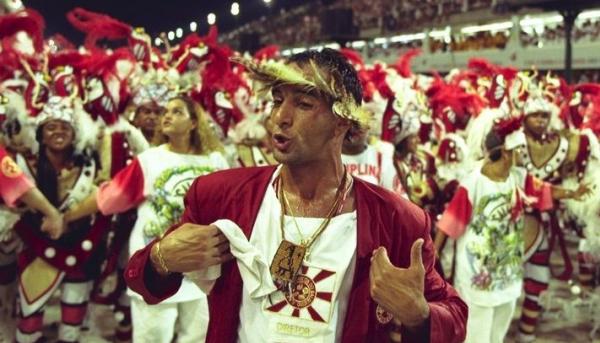 1998: Edmundo deixa a Fiorentina-ITA de lado para desfilar pelo Salgueiro