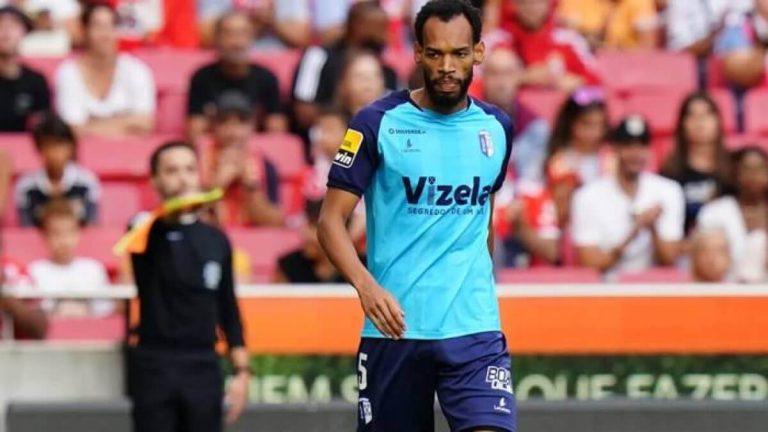 Anderson Jesus em ação pelo Vizela, de Portugal