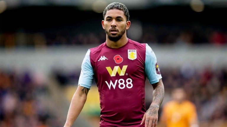 Douglas Luiz em ação pelo Aston Villa