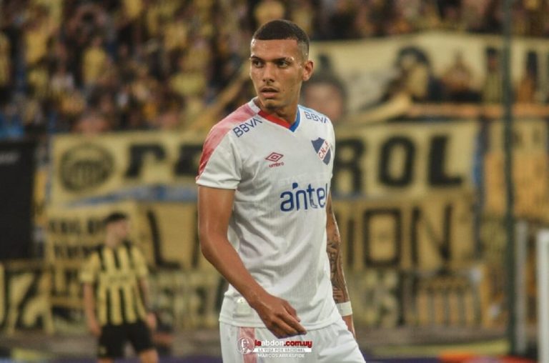 Franco Fagúndez em ação pelo Nacional-URU