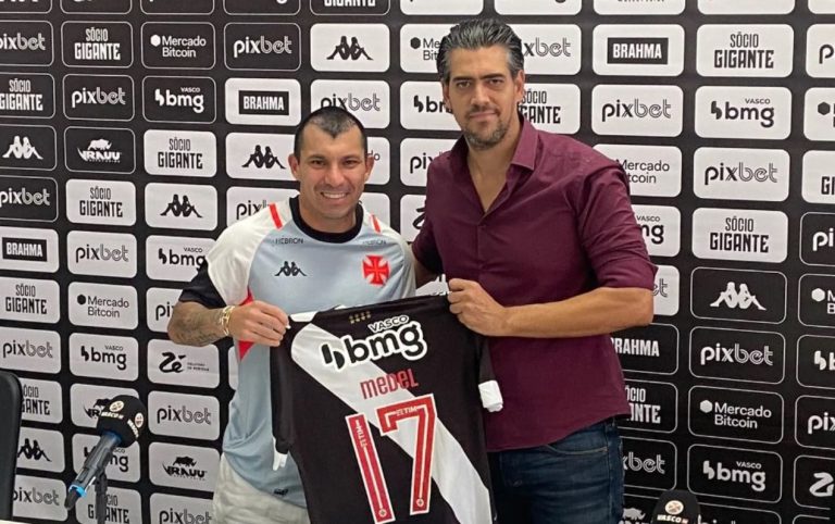 Gary Medel e Paulo Bracks no CT Moacyr Barbosa