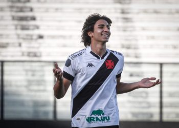 JP comemorando gol pelo Sub-20 do Vasco