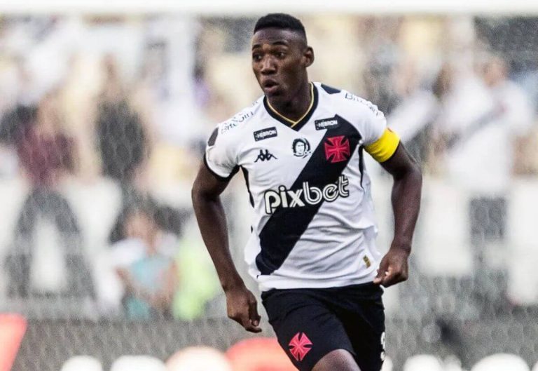 Léo durante o jogo contra o Palmeiras