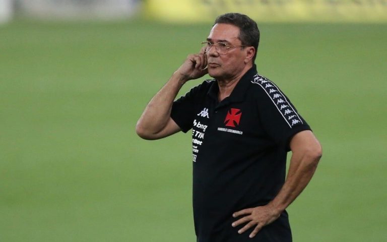 Vanderlei Luxemburgo comandando o Vasco