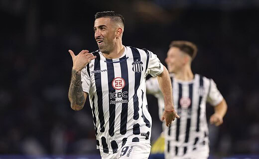 Michael Santos em ação pelo Talleres-ARG