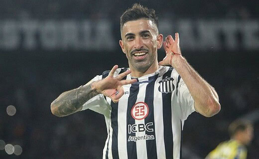 Michael Santos comemorando gol pelo Talleres-ARG