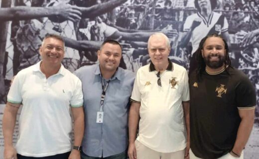 Parentes dos Camisas Negras em visita ao Vasco