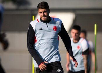 Pedro Raul em treino pelo Vasco