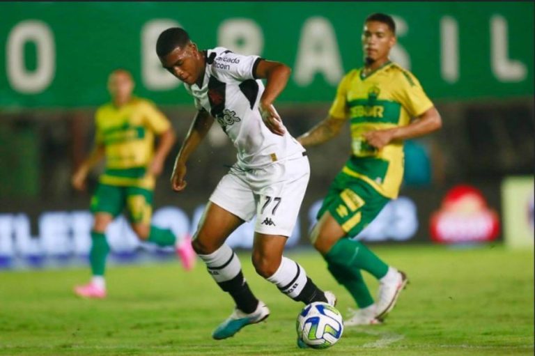 Rayan durante o jogo contra o Cuiabá