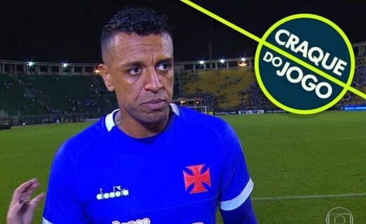 Sidão recebendo o prêmio de Craque do Jogo