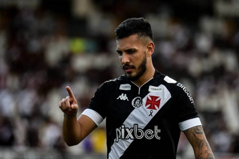 Zé Vitor durante jogo do Vasco contra o Madureira