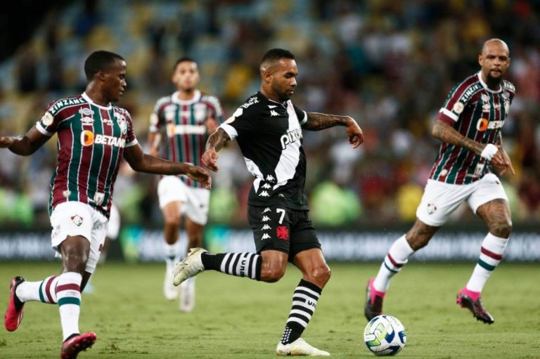 Alex Teixeira em jogo contra o Fluminense