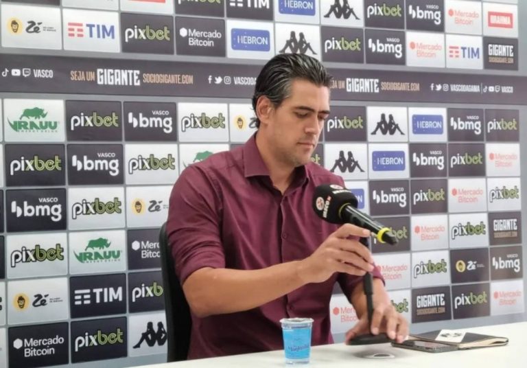 Paulo Bracks durante pronunciamento no CT Moacyr Barbosa