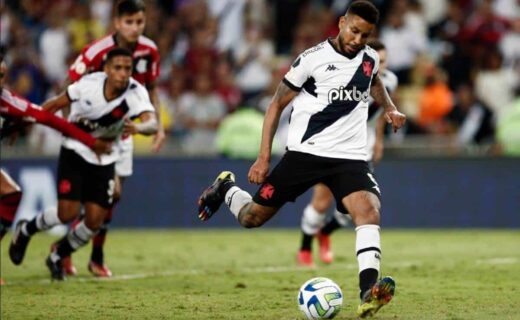 Jair durante jogo contra o Flamengo