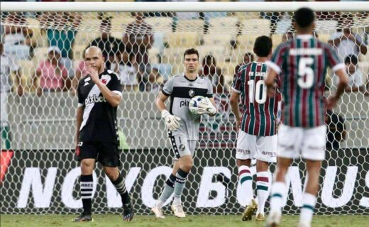 Léo Jardim durante jogo contra o Fluminense