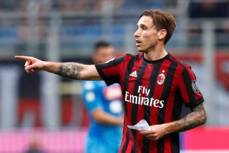 Lucas Biglia em campo nos tempos de Milan, da Itália