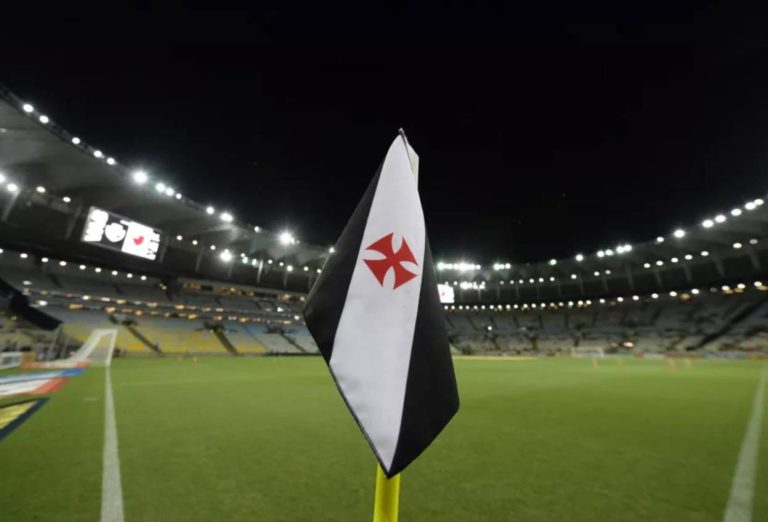 Bandeirinha do Vasco no Maracanã
