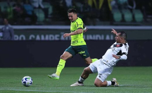 Medel em ação pelo Vasco contra o Palmeiras