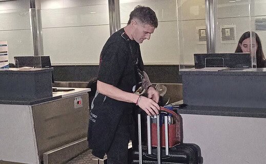 Pablo Vegetti em aeroporto na Argentina