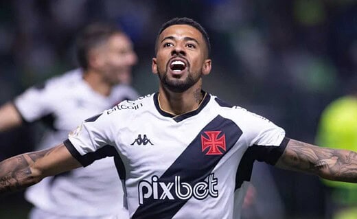 Paulinho comemorando gol contra o Palmeiras