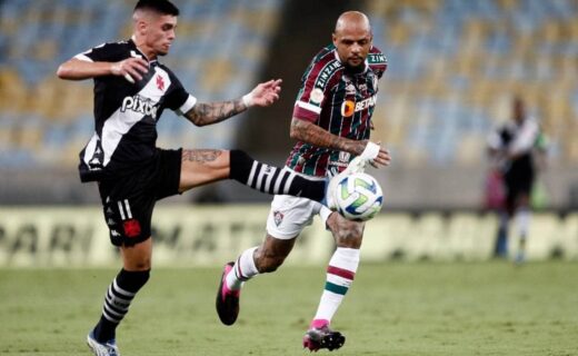 Gabriel Pec em jogo contra o Fluminense