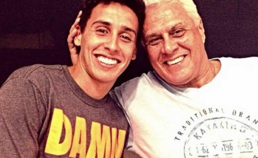 Rodrigo ao lado de Roberto Dinamite em registro antigo