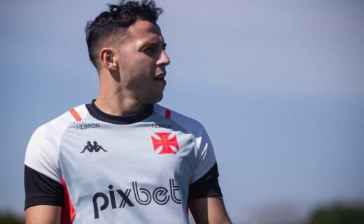 Sebastían Ferreira em treino do Vasco no CT Moacyr Barbosa em 23 de agosto de 2023.
