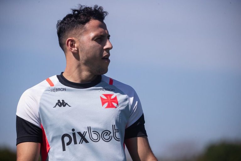 Sebastían Ferreira em treino do Vasco no CT Moacyr Barbosa em 23 de agosto de 2023.