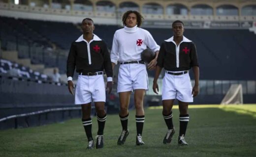 Jogadores do Sub-20 com uniformes dos Camisas Negras