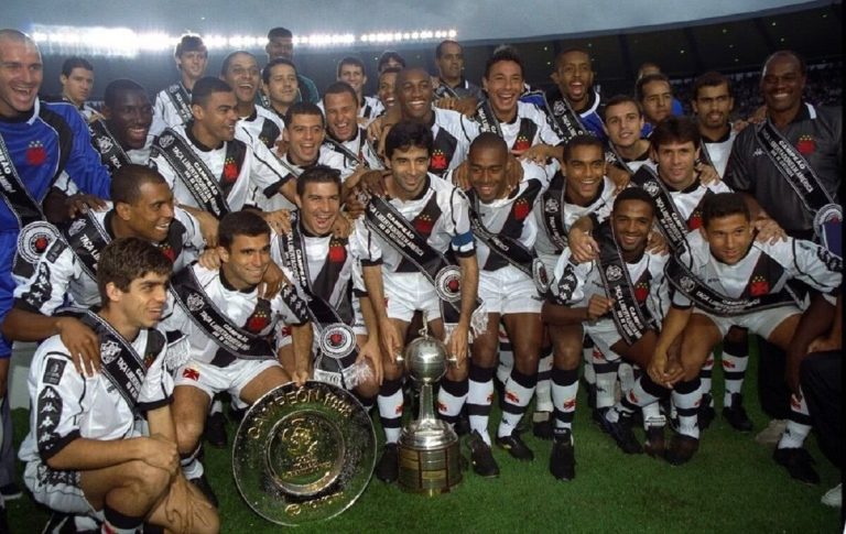 Elenco campeão da Libertadores 1998 pelo Vasco