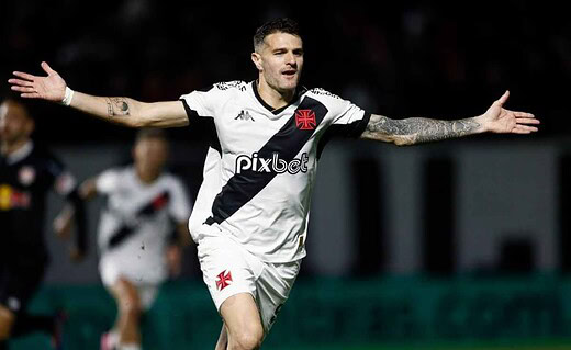 Vegetti comemorando gol contra o Red Bull Bragantino