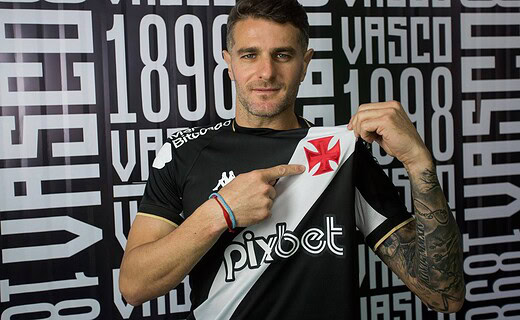 Pablo Vegetti veste camisa do Vasco