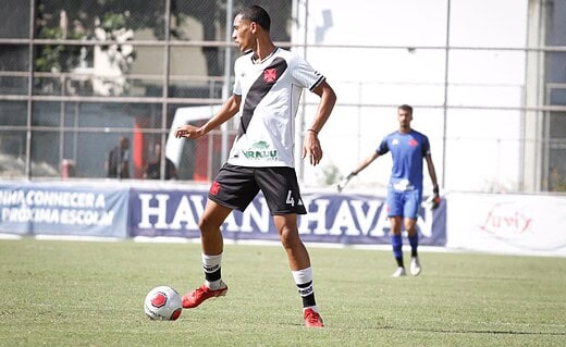 Victão em campo pelo Sub-20 do Vasco