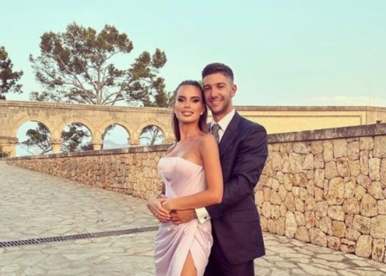 Luciano Vietto e a esposa Paloma Hurtado