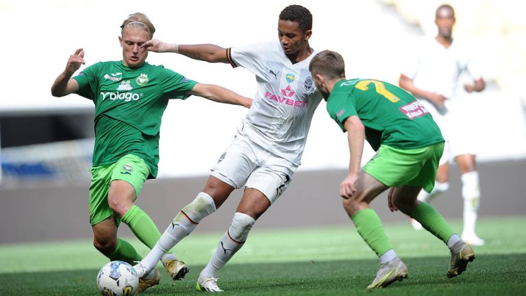 Eguinaldo marca dois gols pelo Shakhtar Donetsk