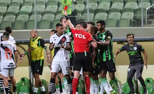 Expulsão de Iago Maidana em América-MG x Vasco