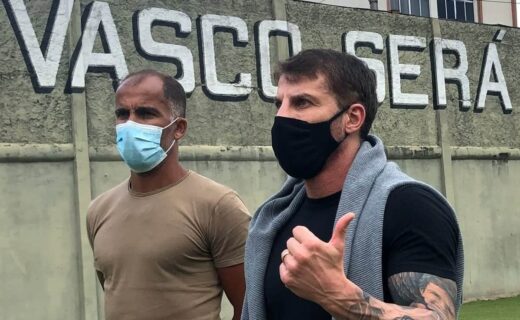 Felipe e Pedrinho em visita a São Januário