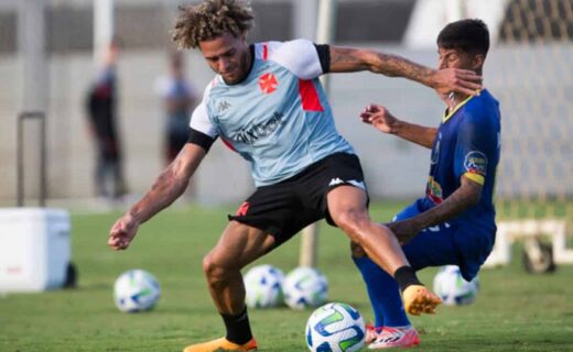 Figueiredo em jogo-treino pelo Vasco contra o Sampaio Corrêa-RJ