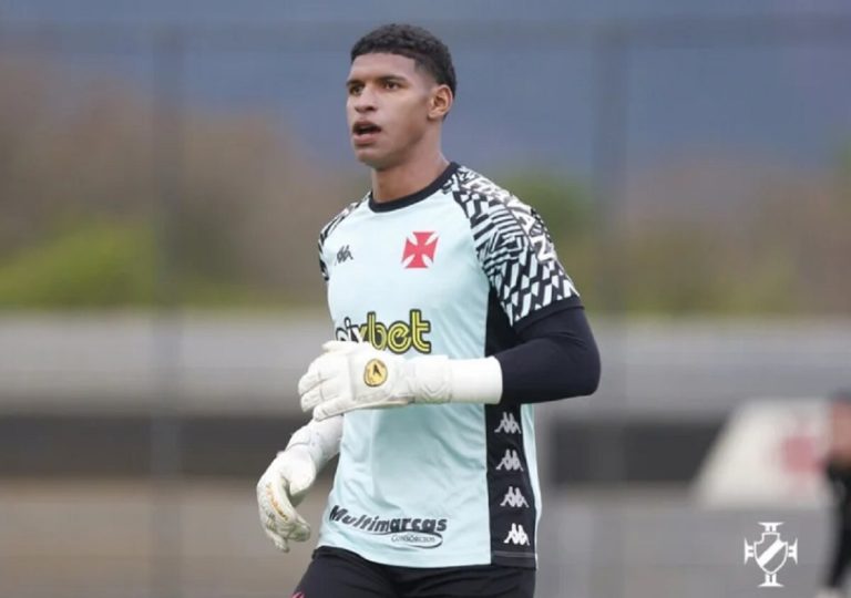 Halls em treino do Vasco no CT Moacyr Barbosa