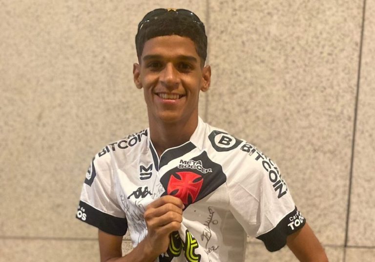 Iran Ferreira, popularmente conhecido como ''Luva de Pedreiro'', é torcedor do Vasco