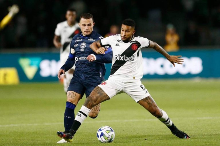 Jair durante o jogo contra o Coritiba