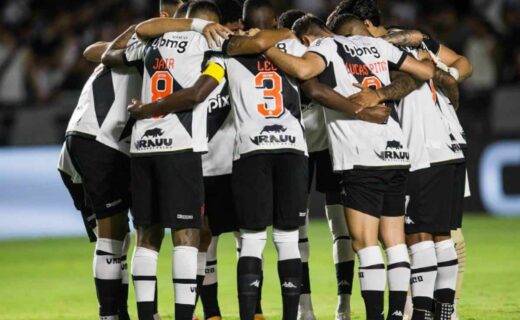 Jogadores do Vasco em jogo contra o Bahia