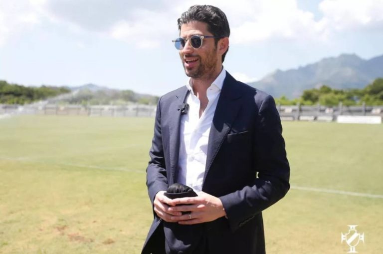 Josh Wander em visita ao CT Moacyr Barbosa